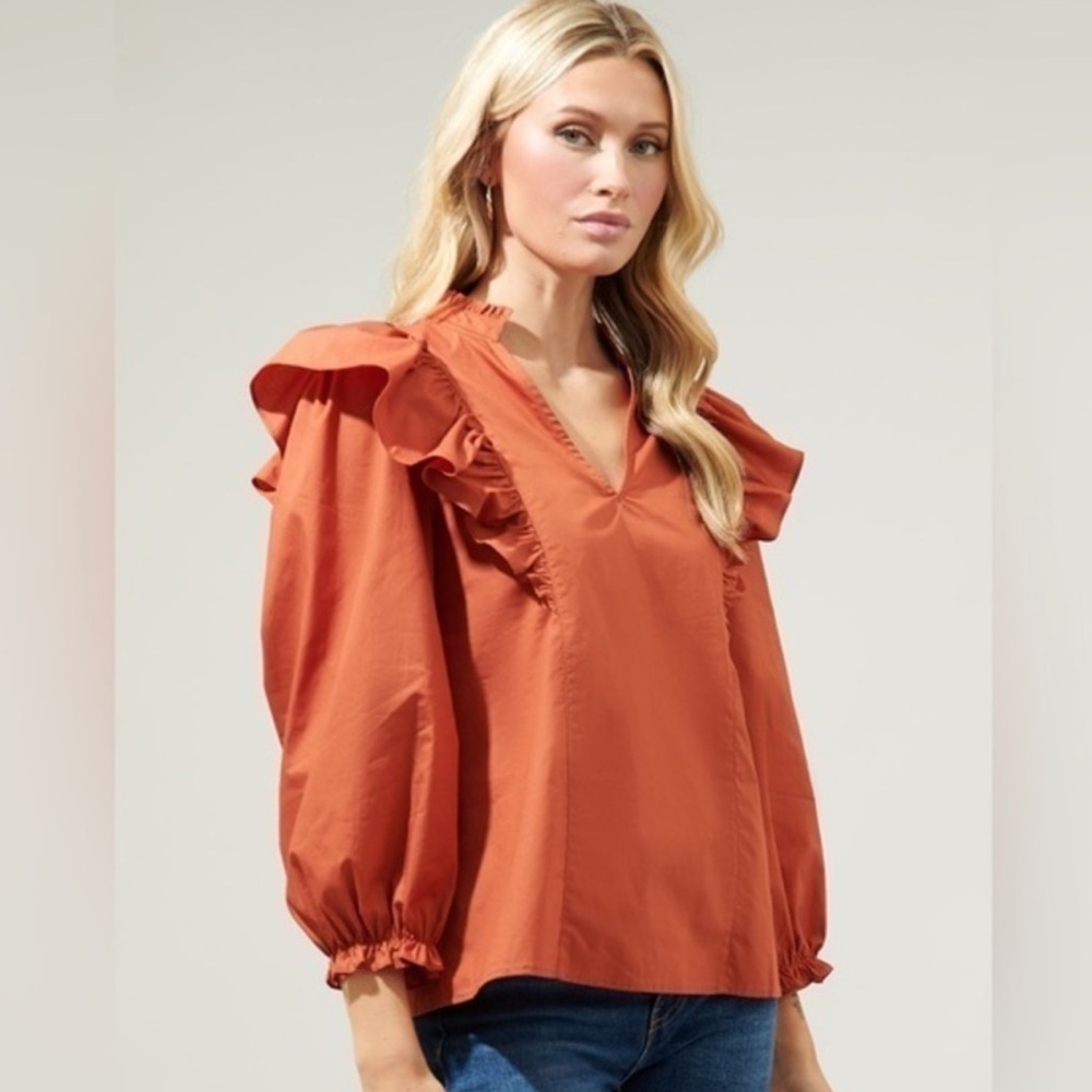 SugarLips Grayson Ruffle Split Neck Top
Size Medium - NWT